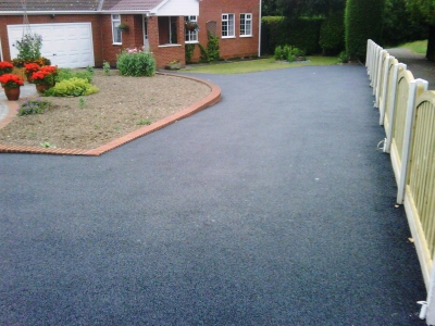Expert tarmac and asphalt laying for driveways and commercial premises